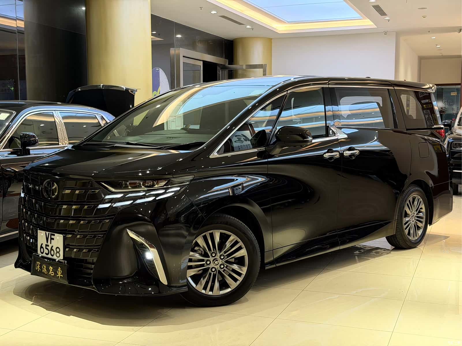 Toyota Alphard, 2026 1