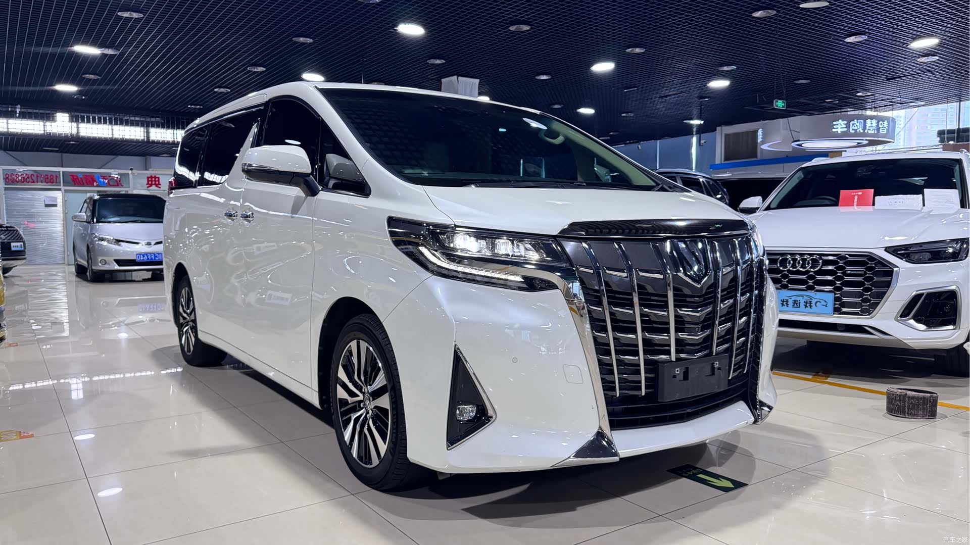 Toyota Alphard, 2022 3