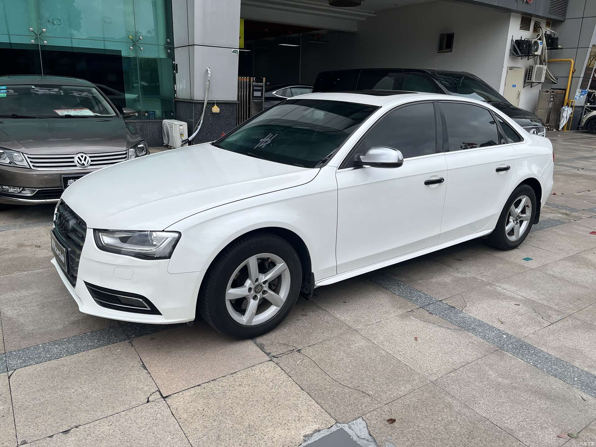 Audi A4L, 2013 1