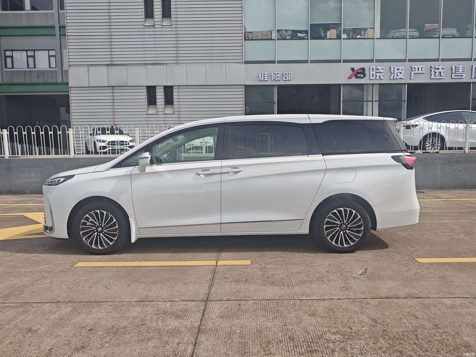 Buick GL8, 2025 8