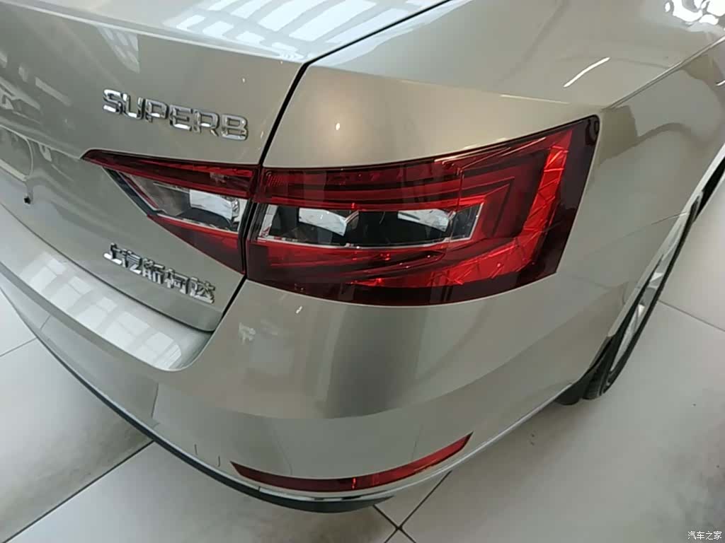 Skoda Superb, 2019 8