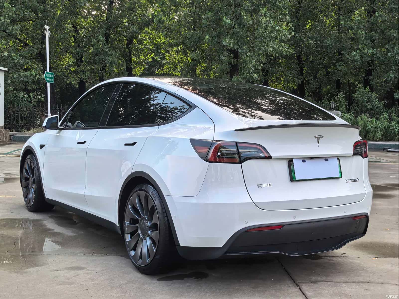 Tesla Model Y, 2023 17