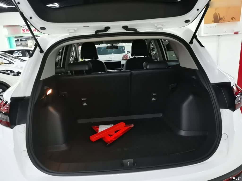 Geely Coolray, 2025 19
