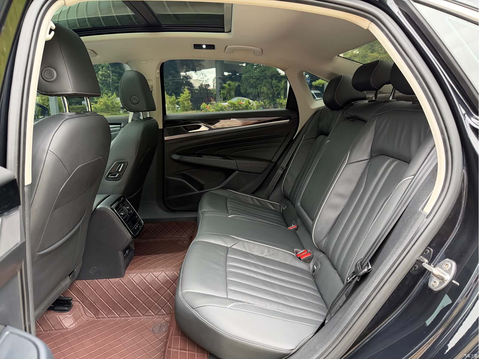 Volkswagen Passat, 2022 9