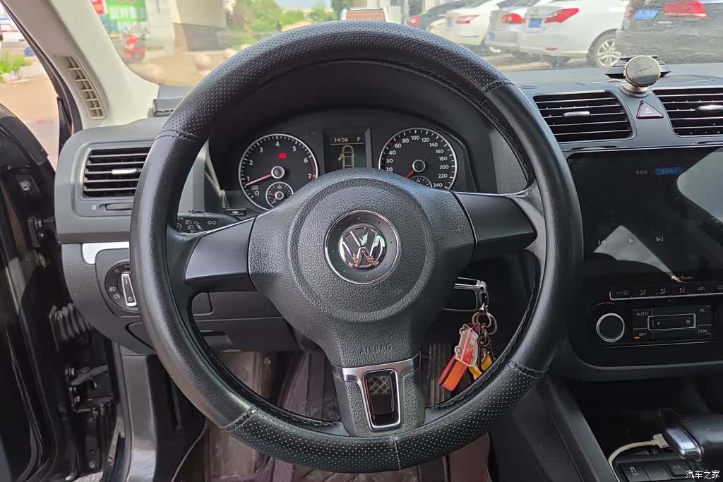 Volkswagen Sagitar, 2012 15