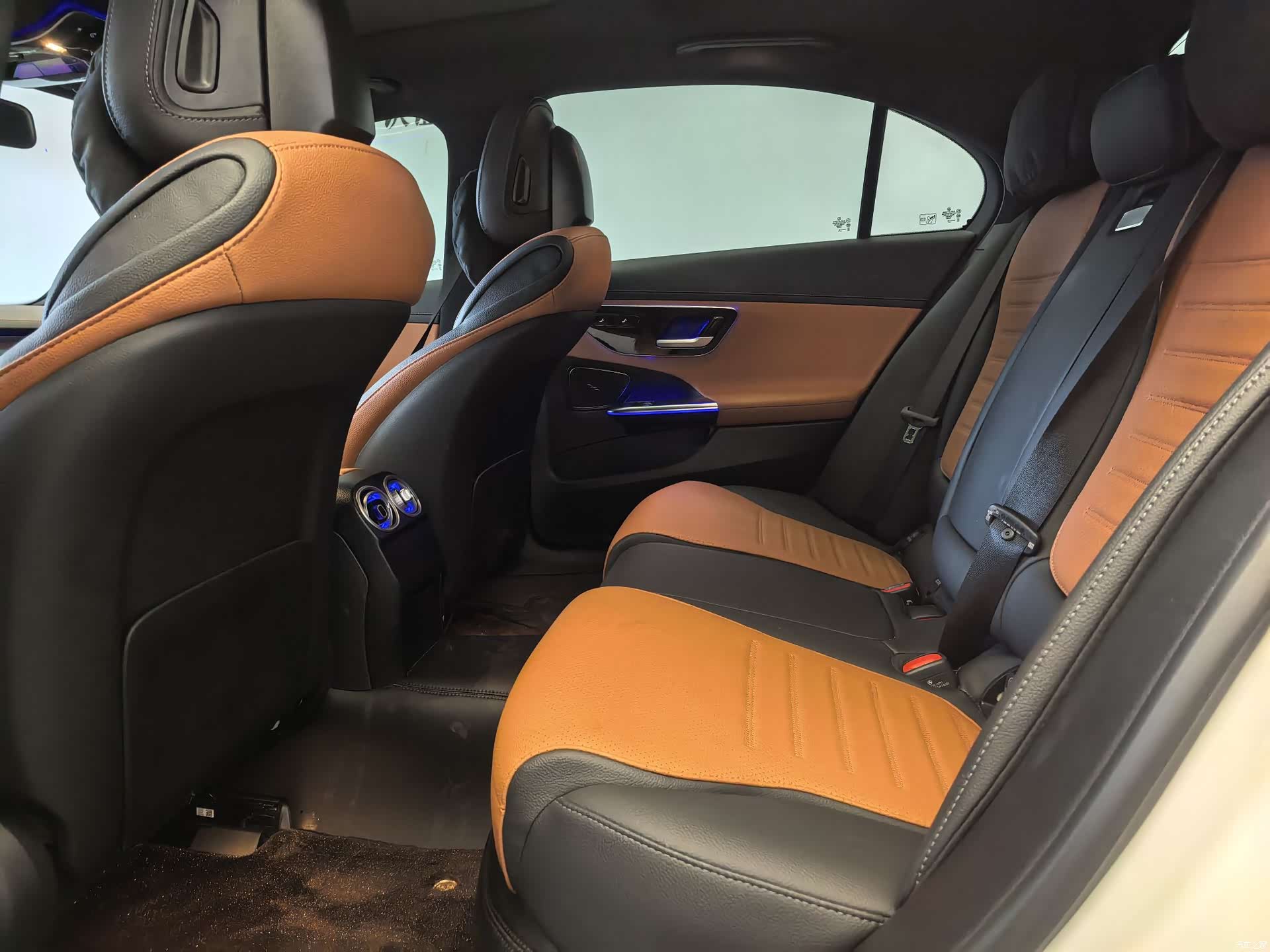 Mercedes-Benz C-Class, 2025 4