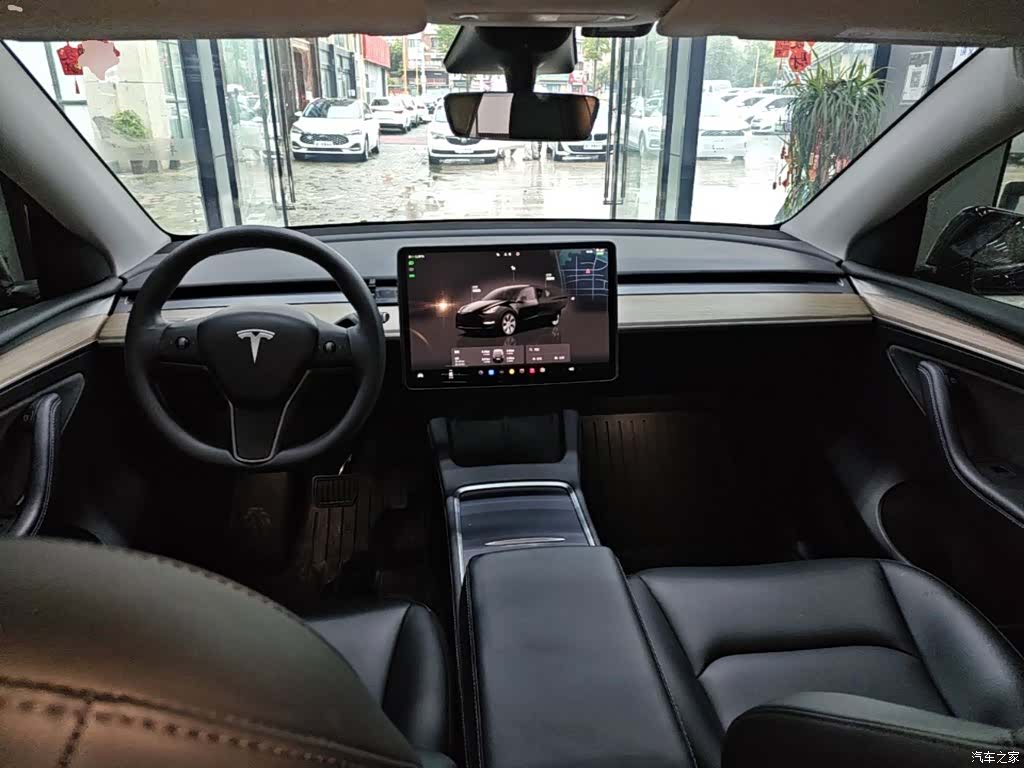 Tesla Model Y, 2023 10