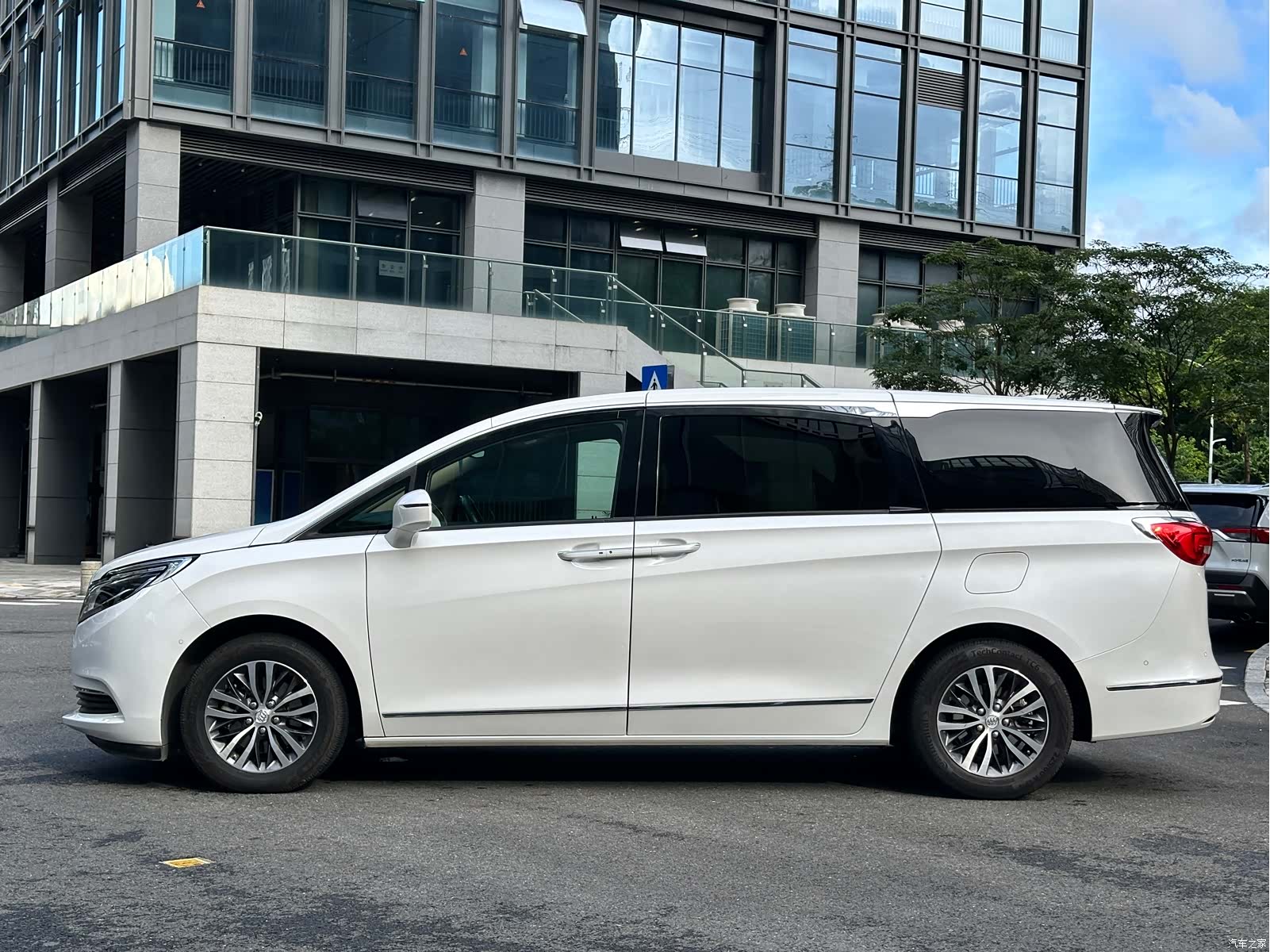 Buick GL8, 2019 8