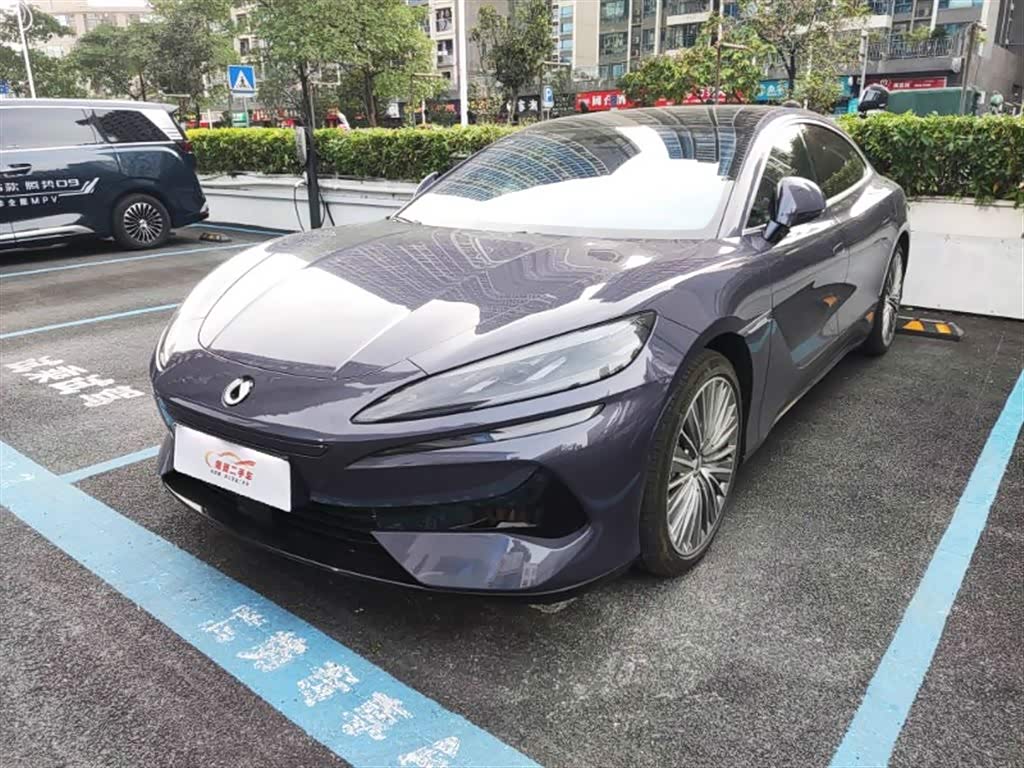 Denza Z9