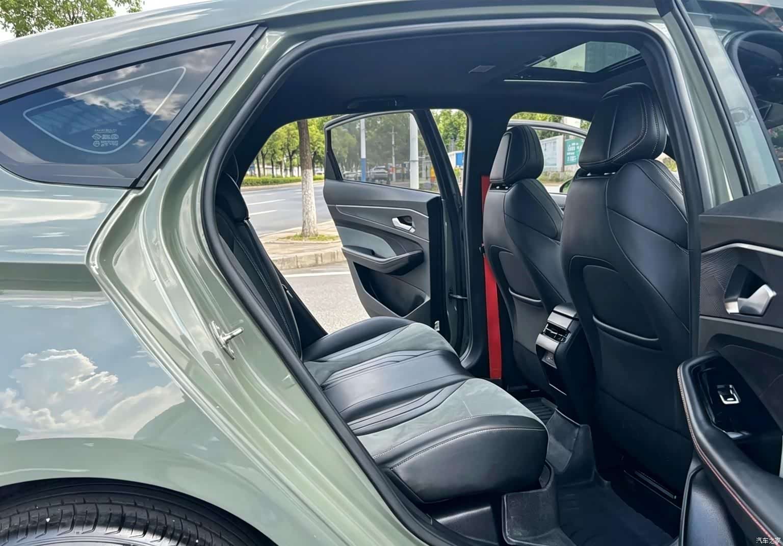Geely Binray, 2022 12
