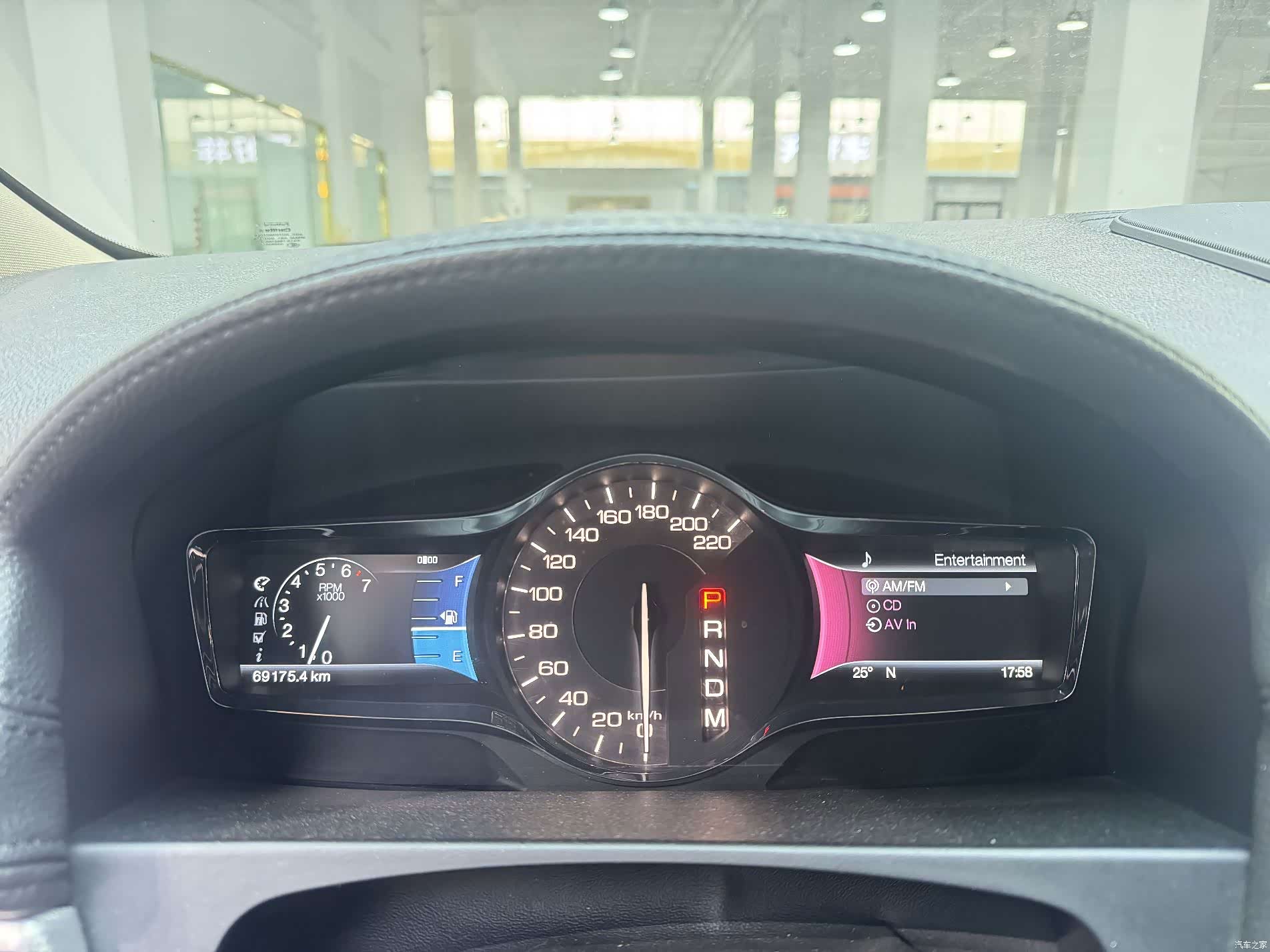 Lincoln MKX, 2015 11