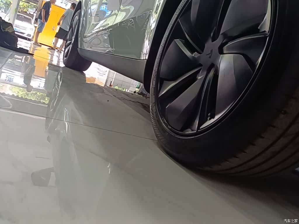Tesla Model Y, 2025 22