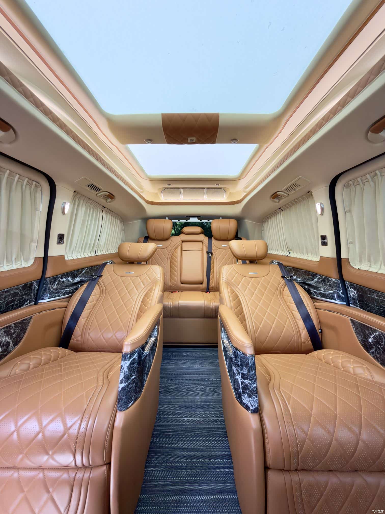 Mercedes-Benz V-Class, 2023 10