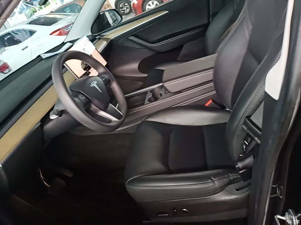 Tesla Model Y, 2023 15