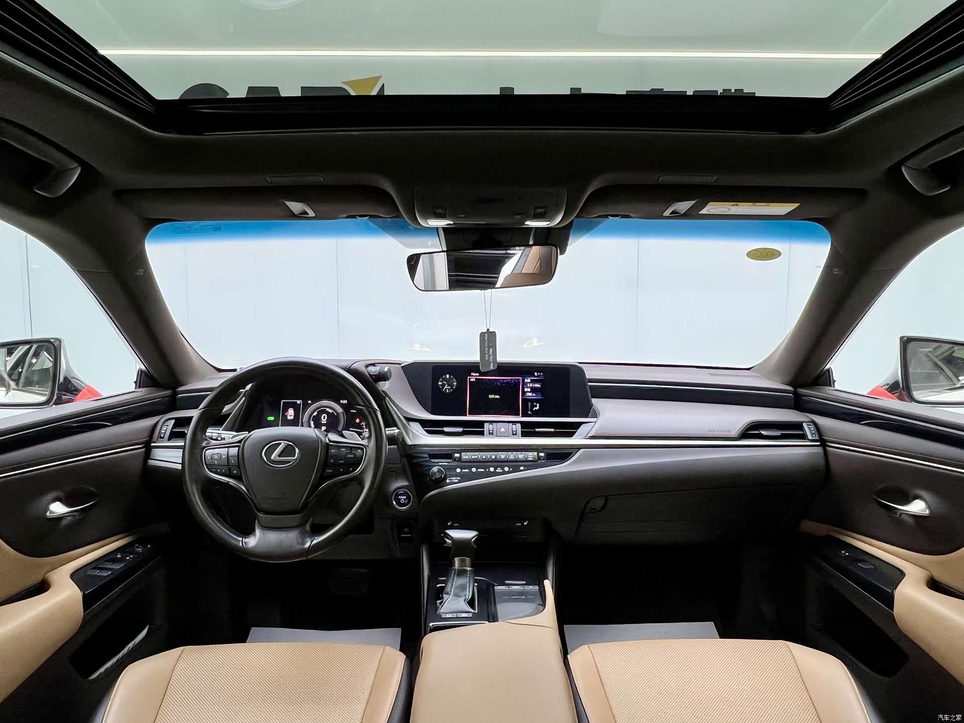 Lexus ES, 2018 все фото