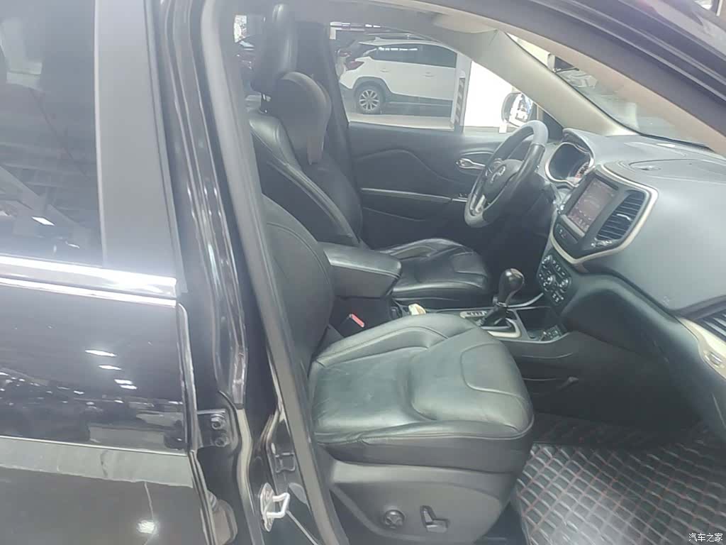 Jeep Cherokee, 2017 25