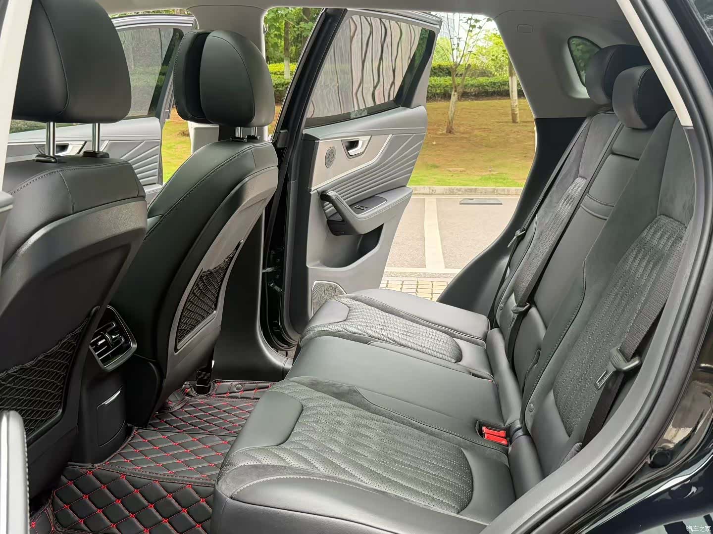 Hongqi HS5, 2024 7