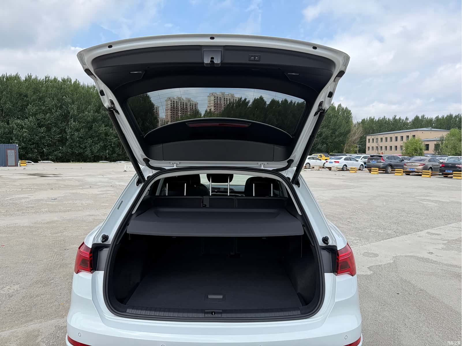 Audi Q3, 2022 11