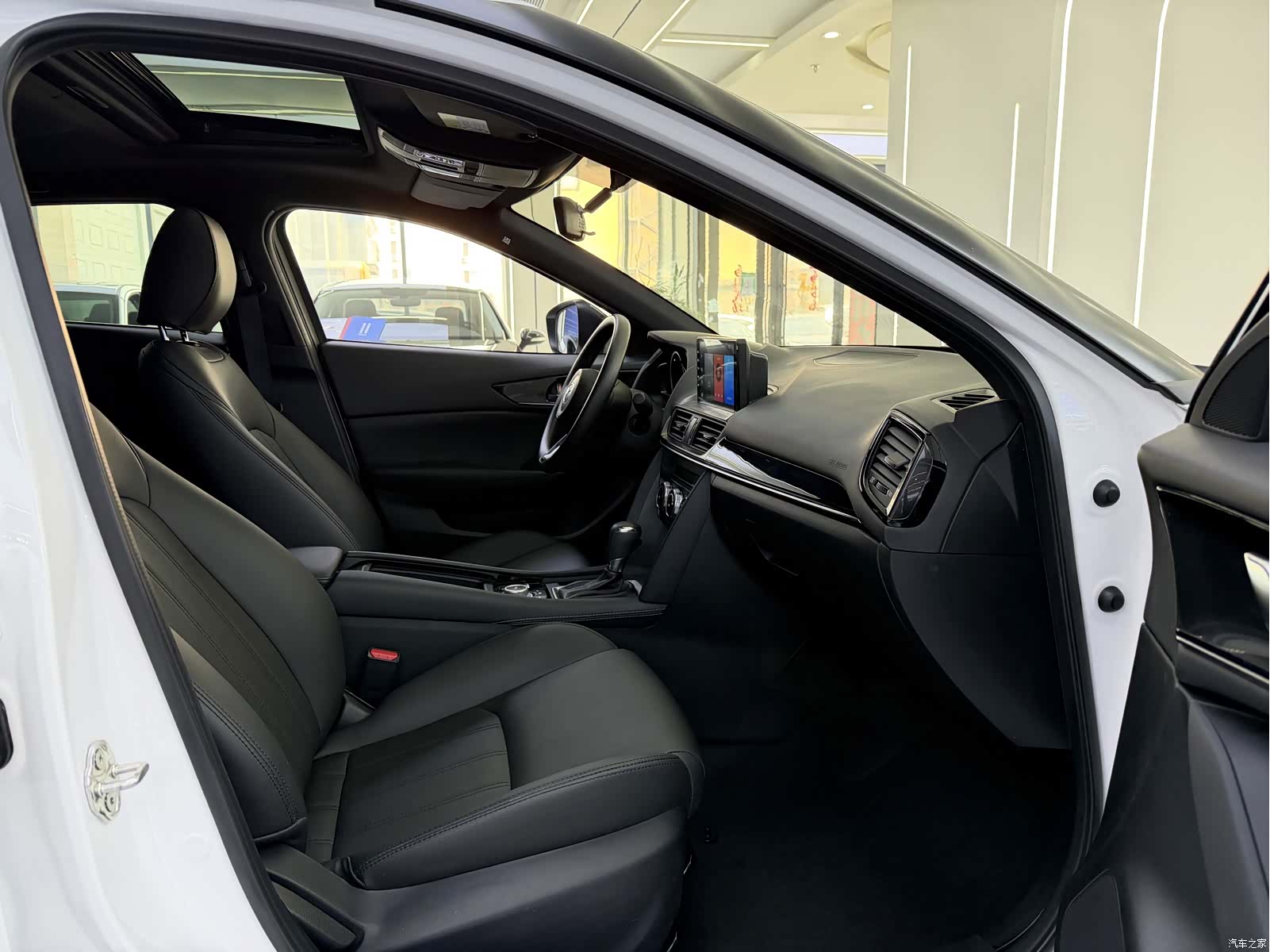 Mazda CX-4, 2023 6