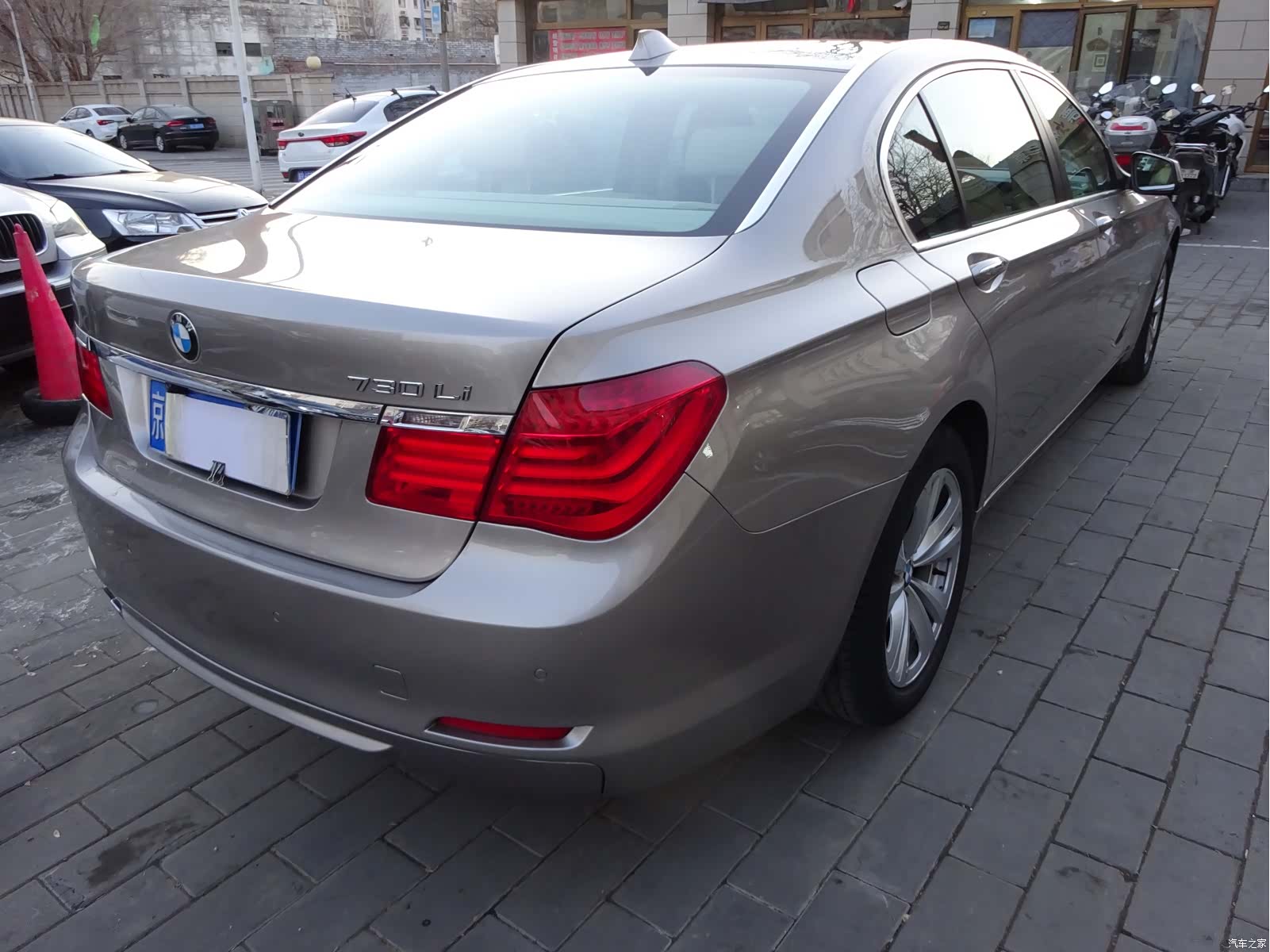 BMW 7 Series, 2011 10