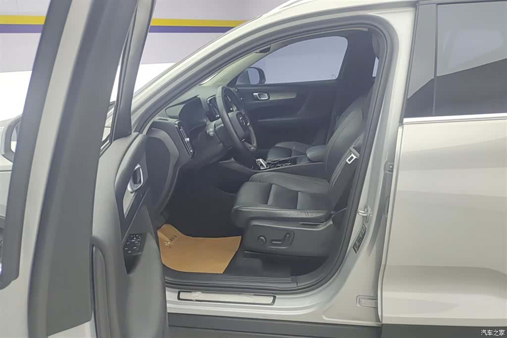Volvo XC40, 2023 9
