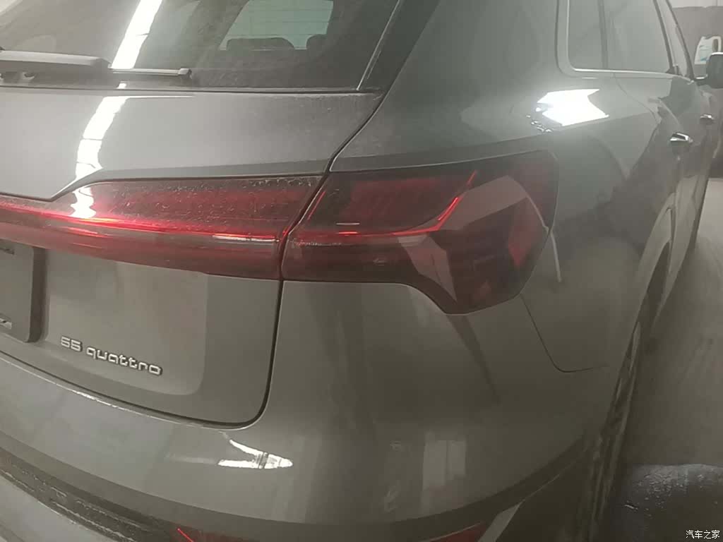 Audi e-tron, 2020 24