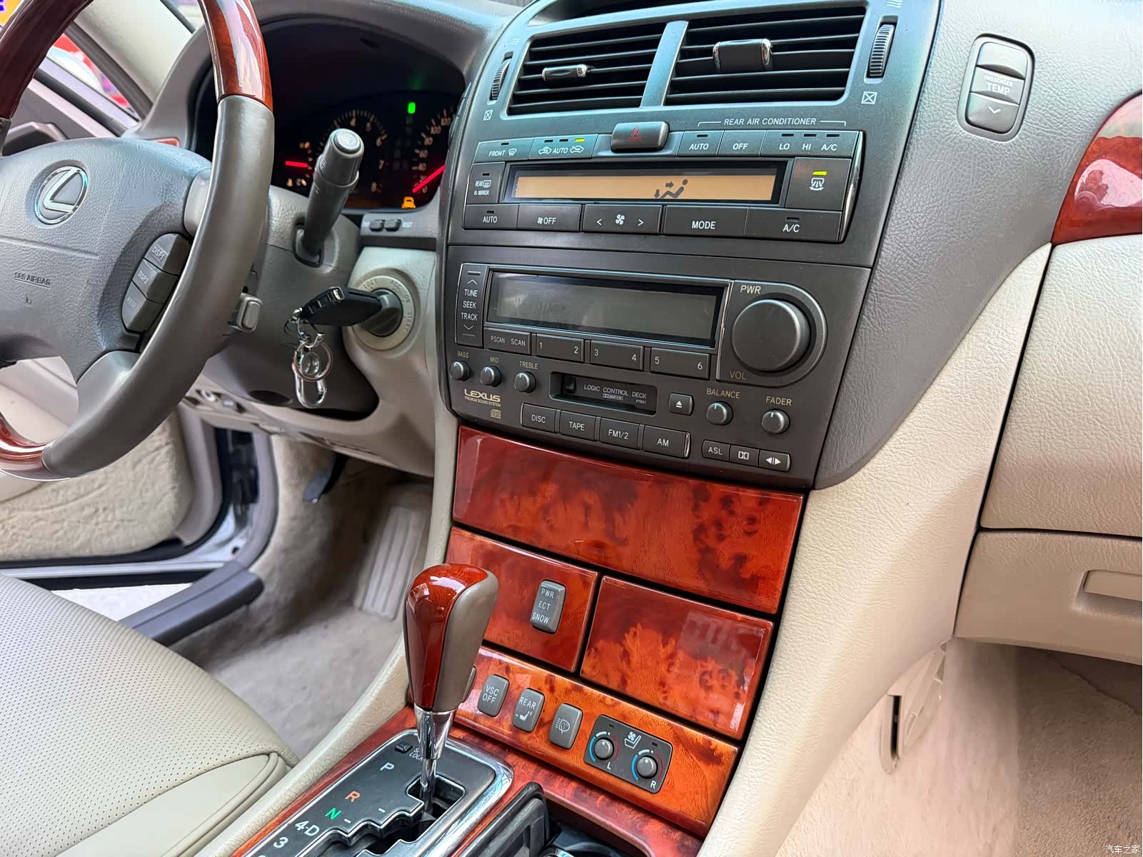 Lexus LS, 2003 8