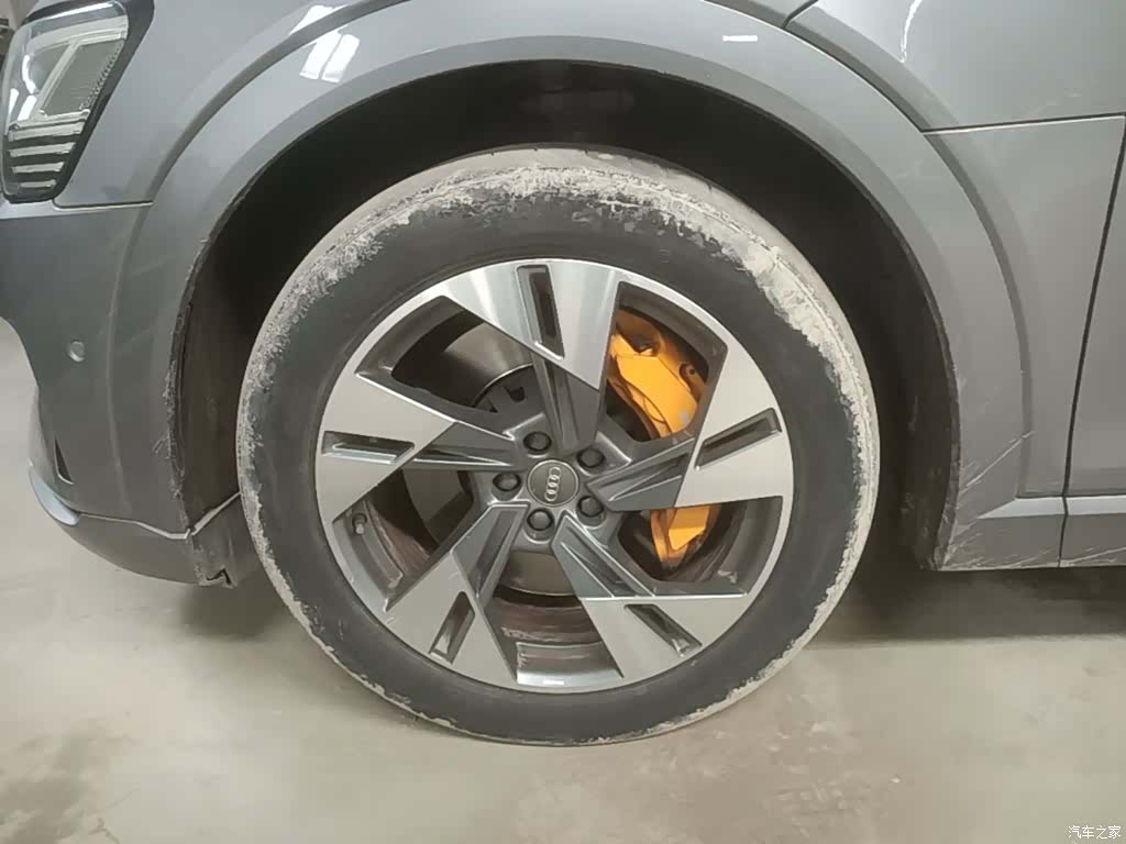 Audi e-tron, 2020 25