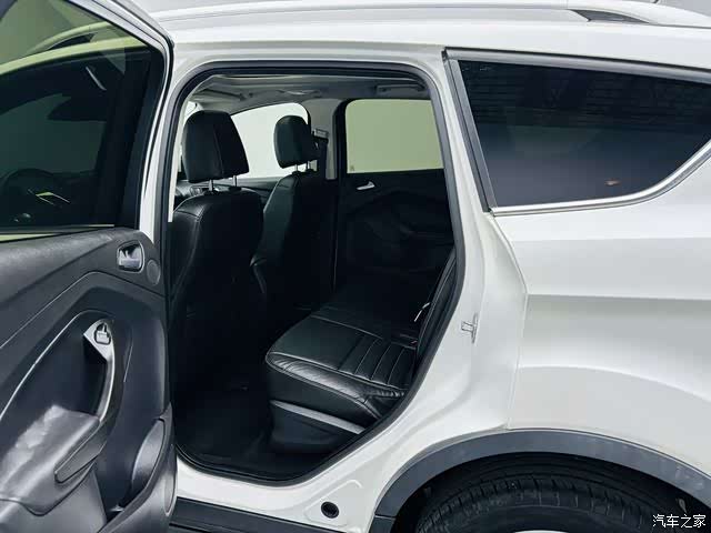 Ford Kuga, 2015 12