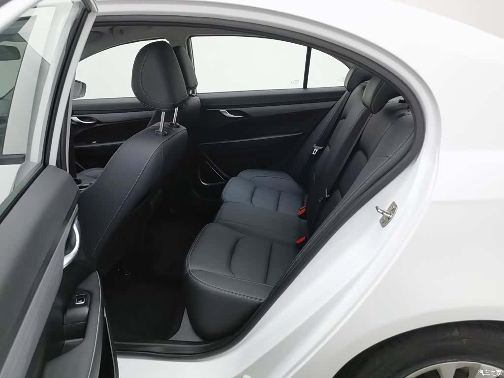 Geely Emgrand, 2022 15