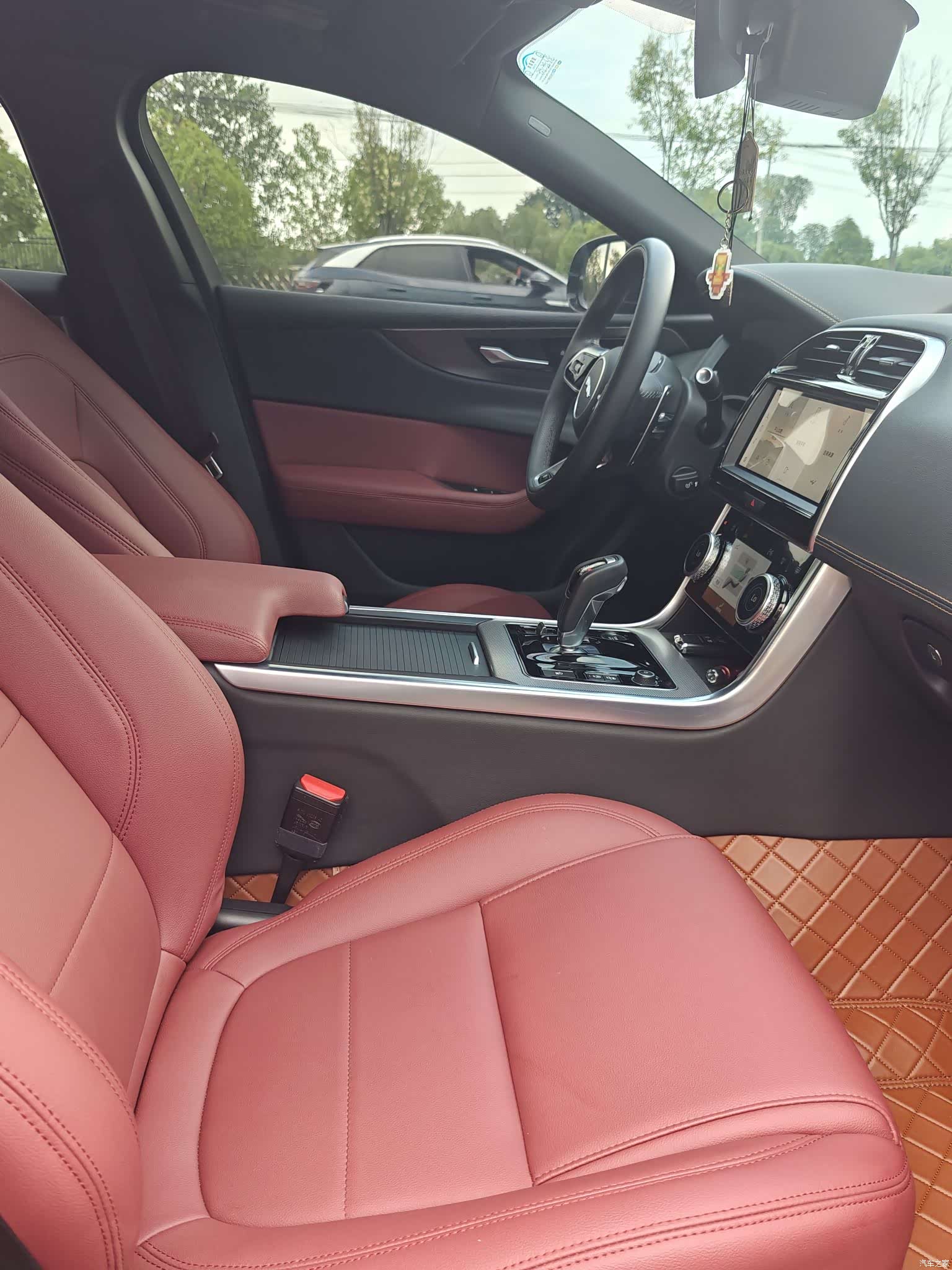 Jaguar XEL, 2023 все фото