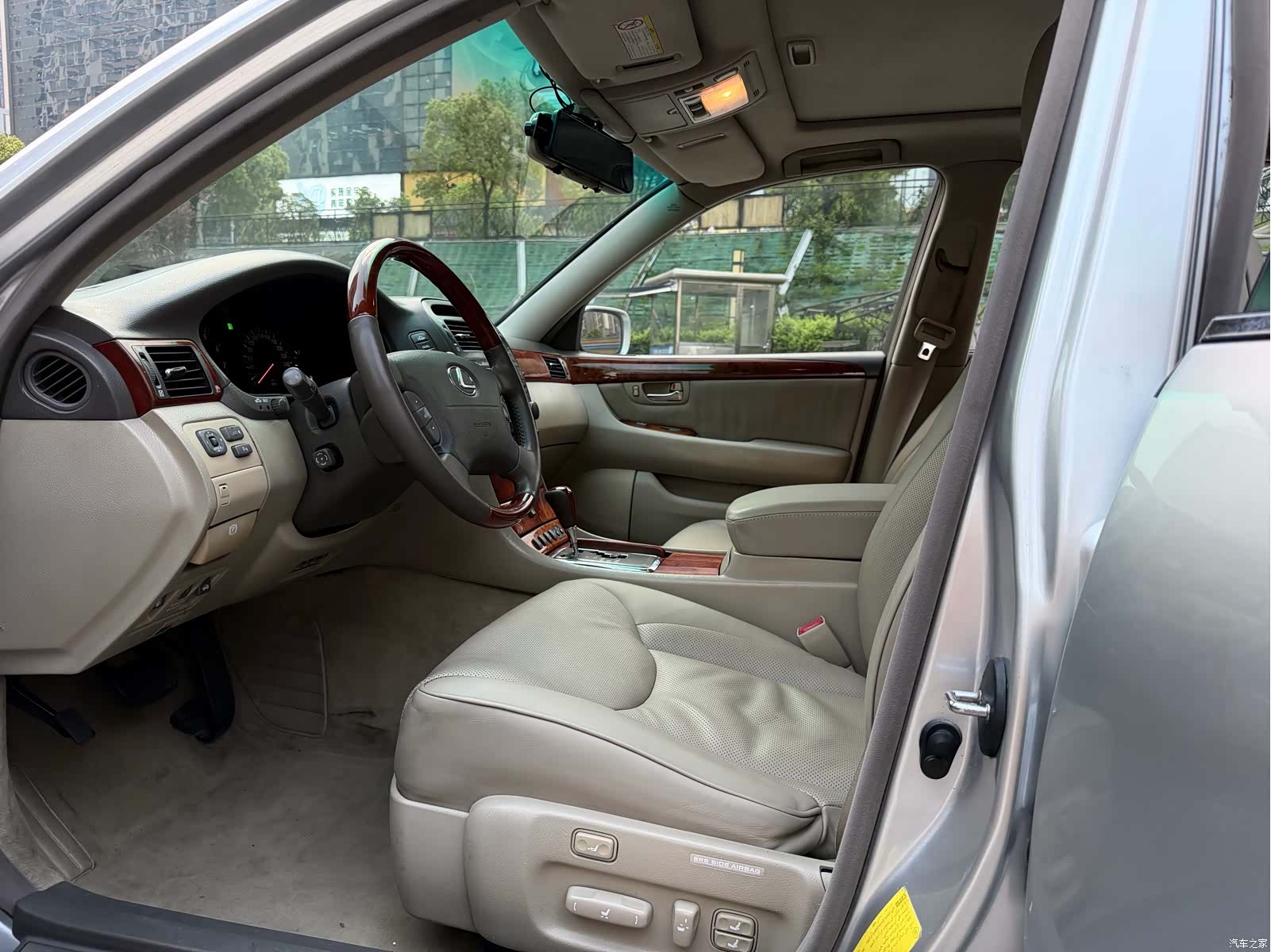 Lexus LS, 2003 6