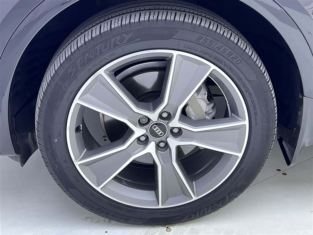 Audi Q5L, 2021 11