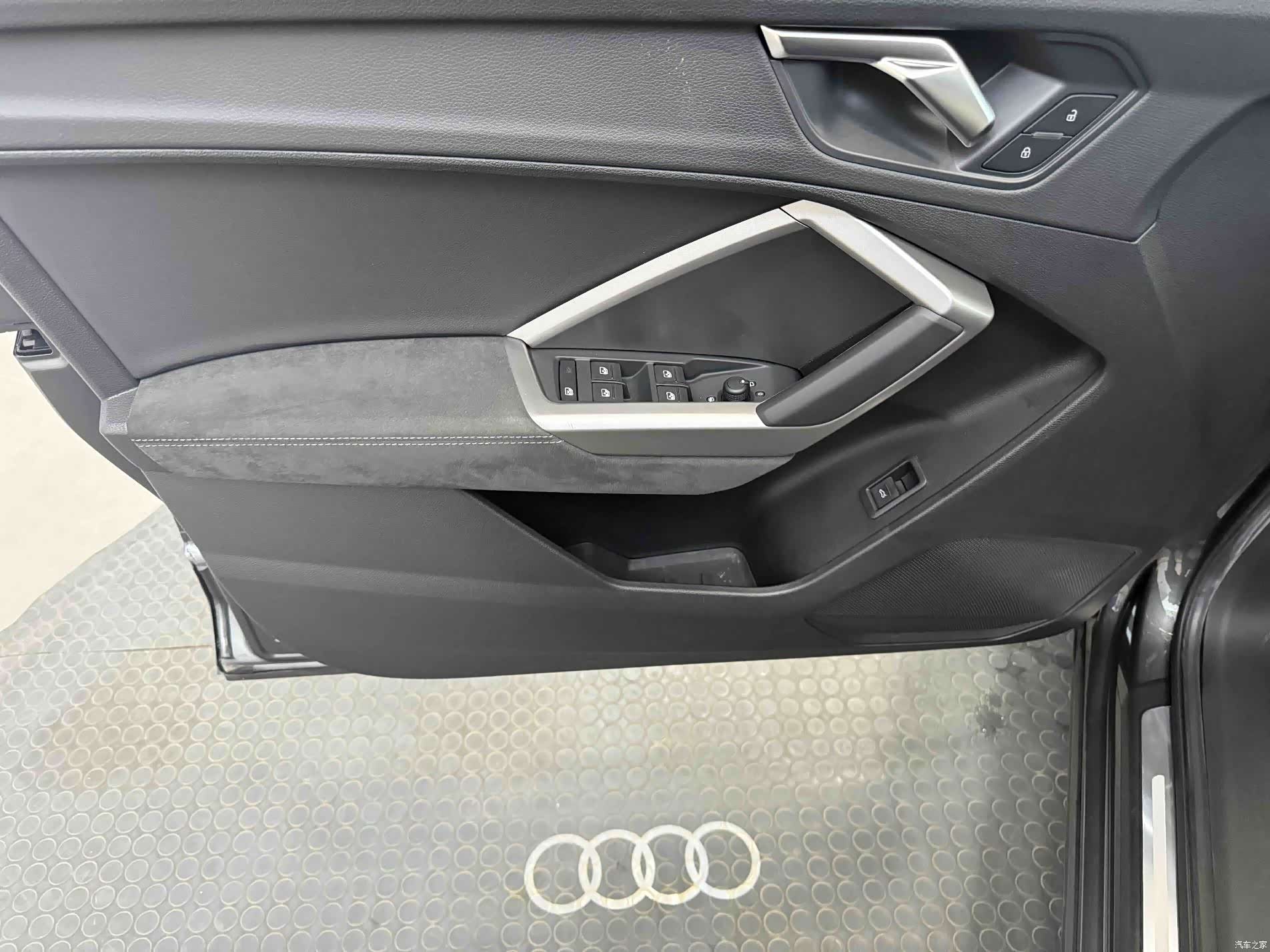 Audi Q3, 2022 10