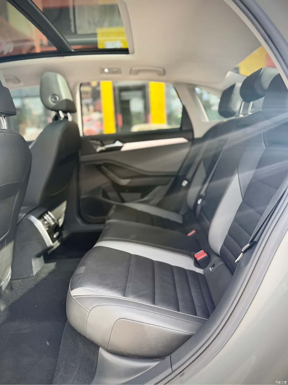 Volkswagen Sagitar, 2022 11
