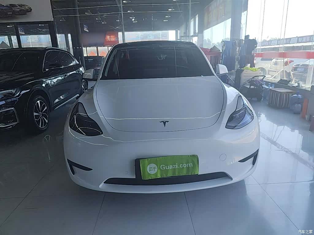 Tesla Model Y, 2022 3