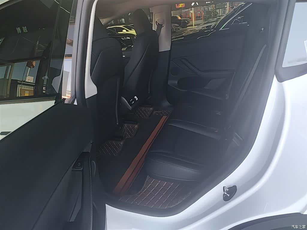 Tesla Model Y, 2022 17