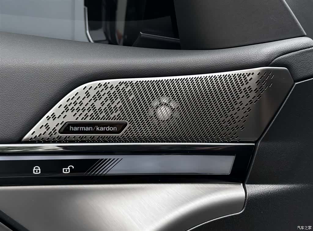 BMW 5 Series, 2024 22