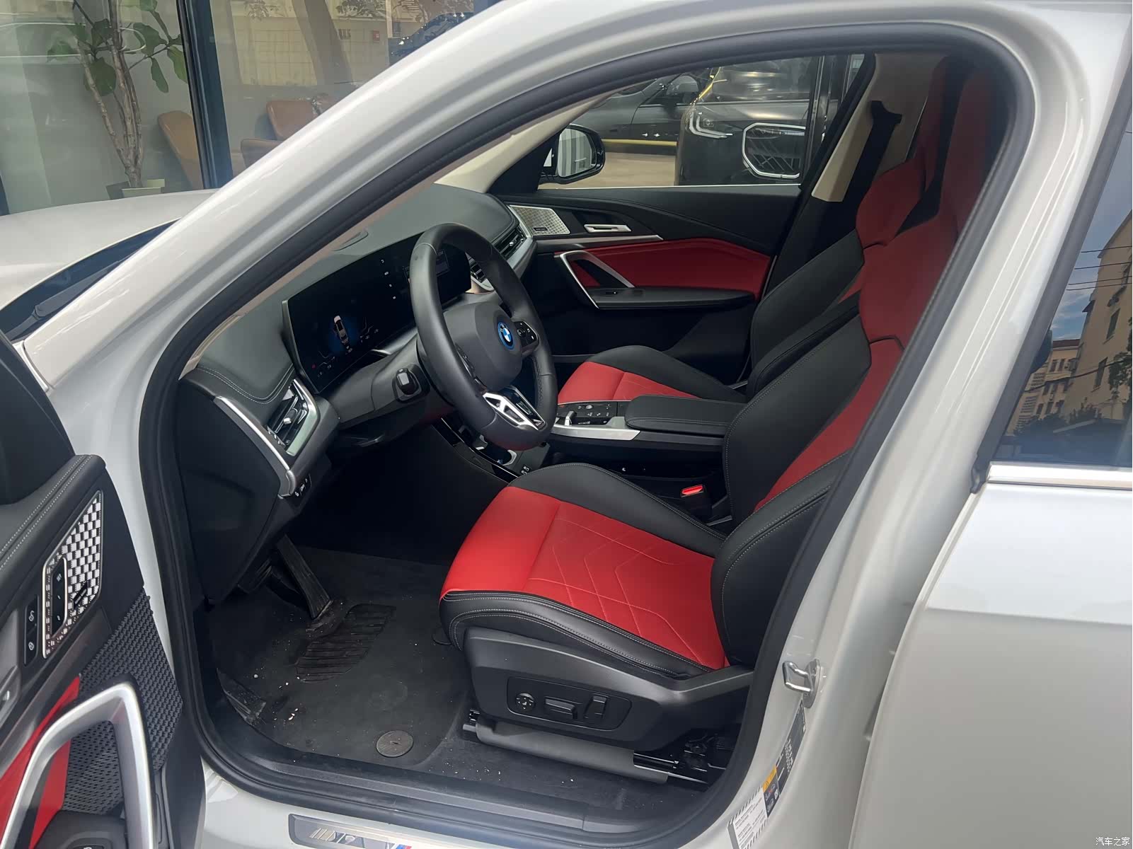 BMW iX1, 2025 8