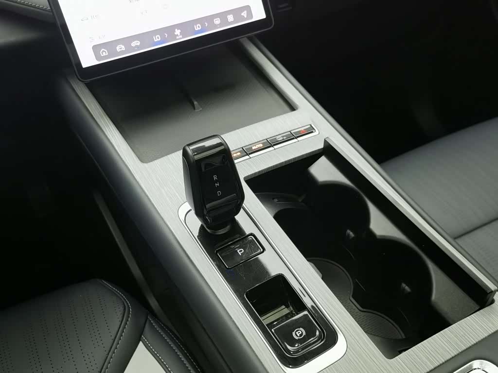 Geely Boyue, 2025 13