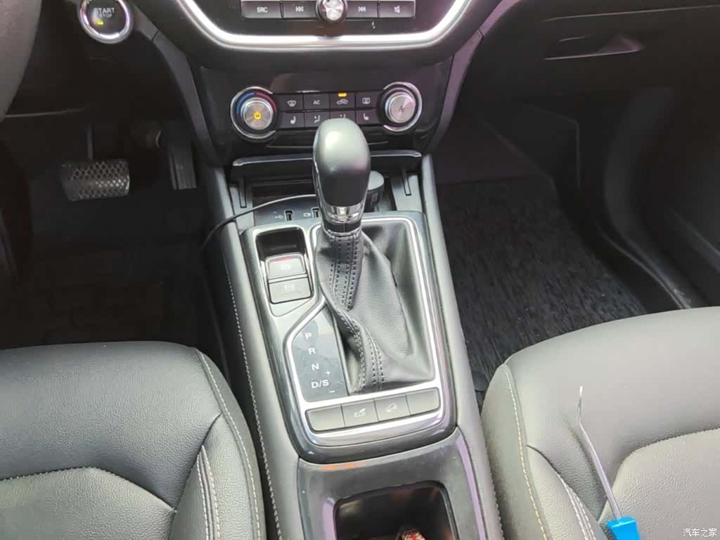 Roewe RX3, 2019 14