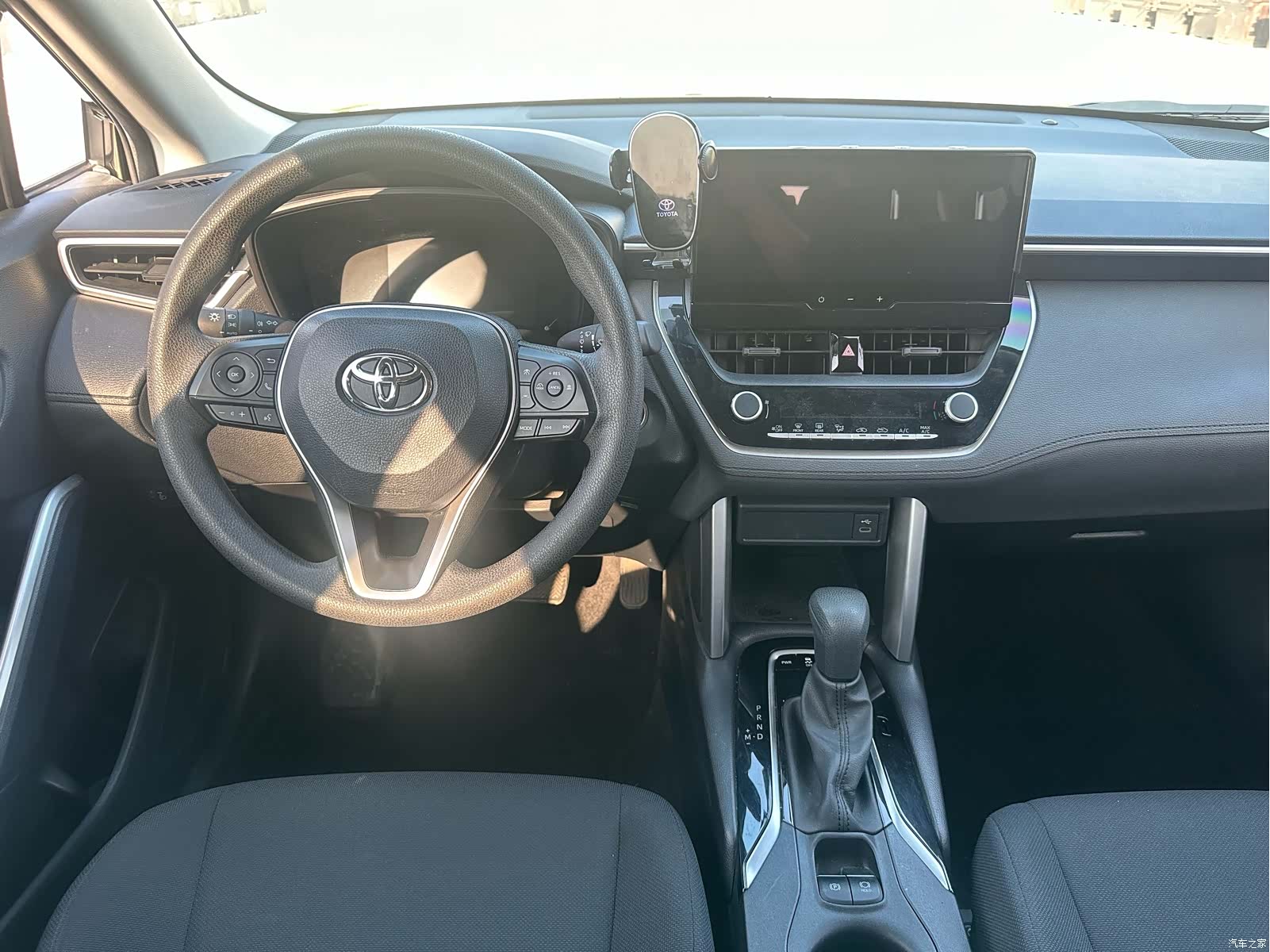 Toyota Frontlander, 2023 11