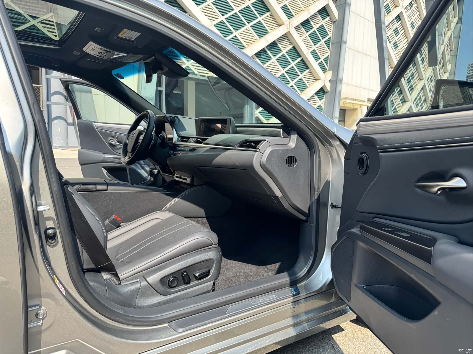 Lexus ES, 2018 9