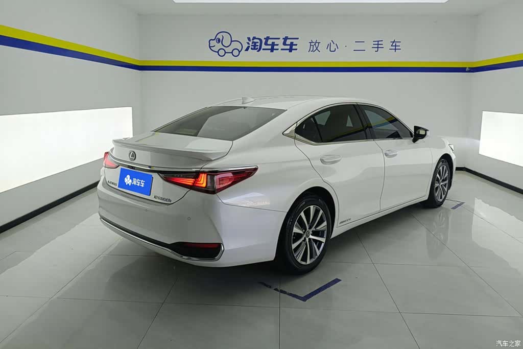 Lexus ES, 2020 3