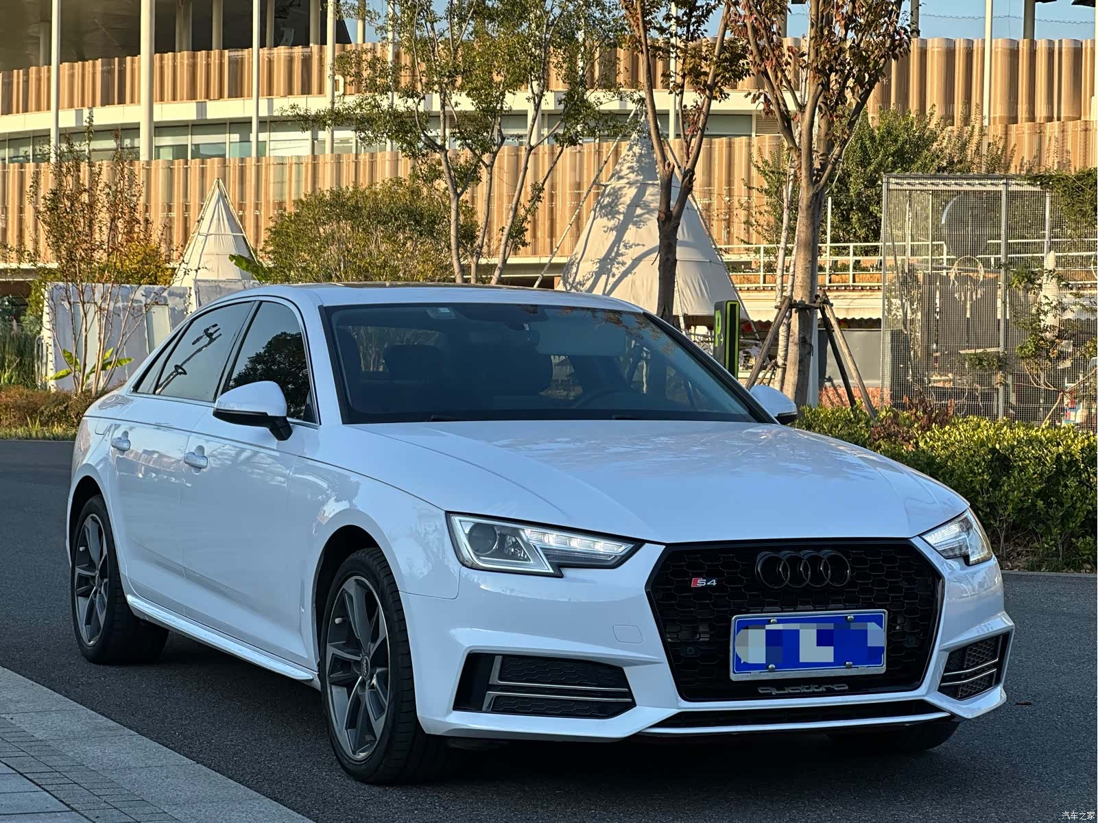 Audi A4L, 2019 3