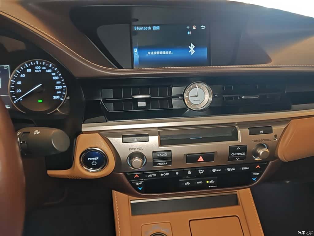 Lexus ES, 2016 13