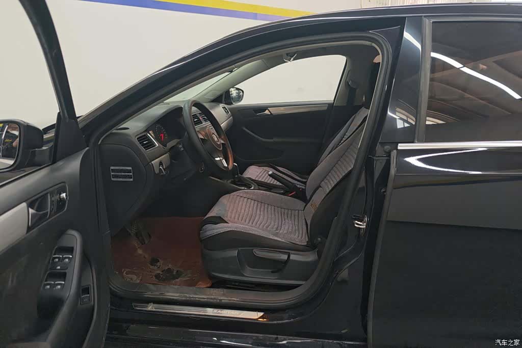 Volkswagen Sagitar, 2015 9