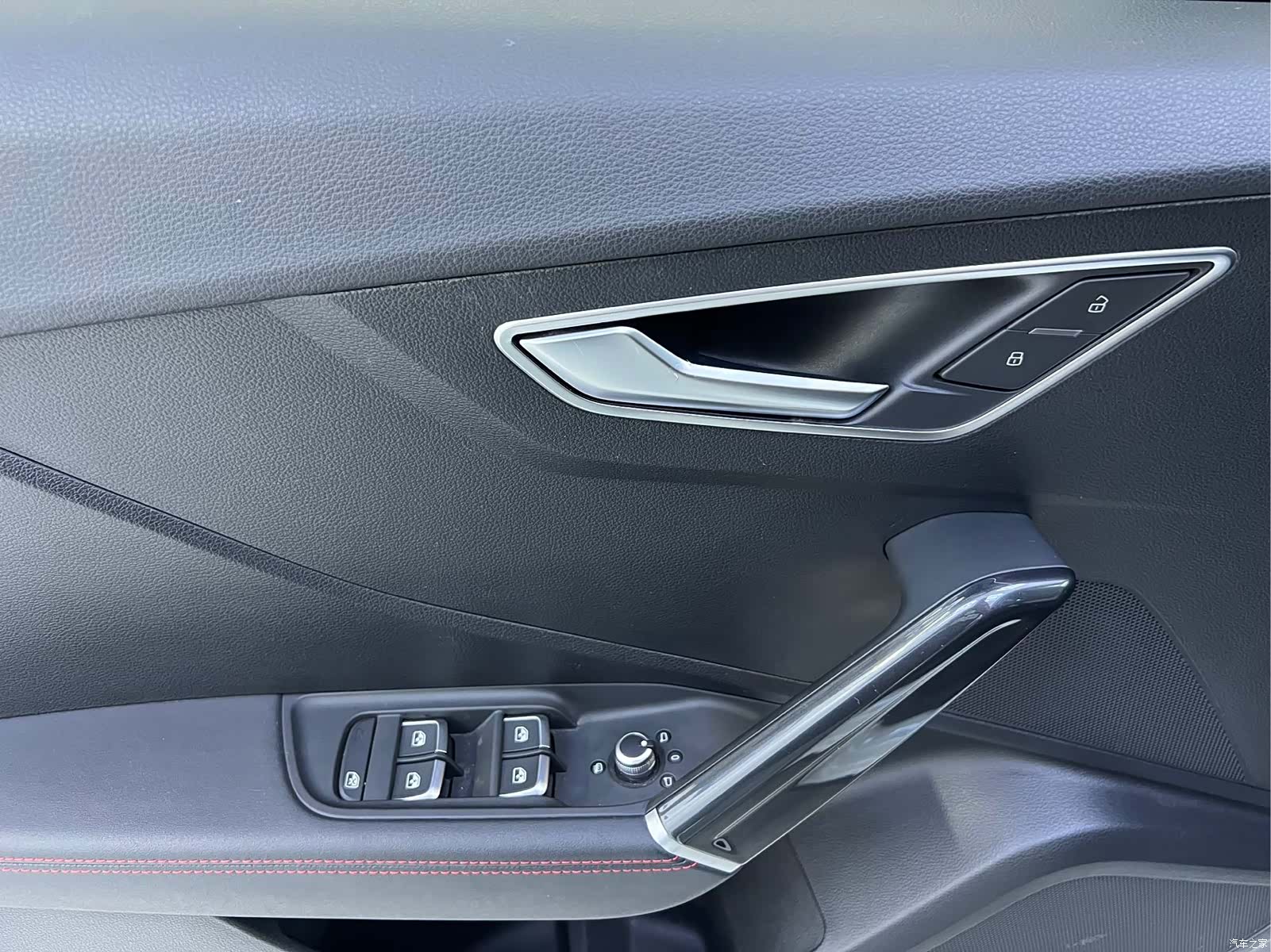 Audi Q2L, 2023 4