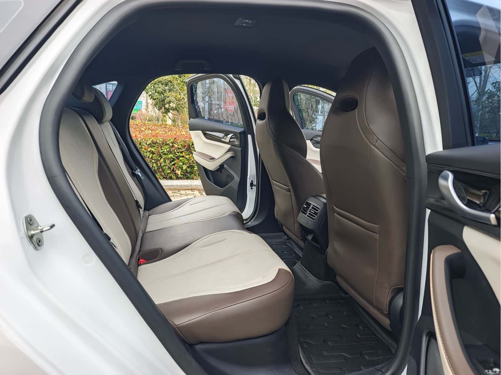 BYD šžŽPLUS, 2025 6