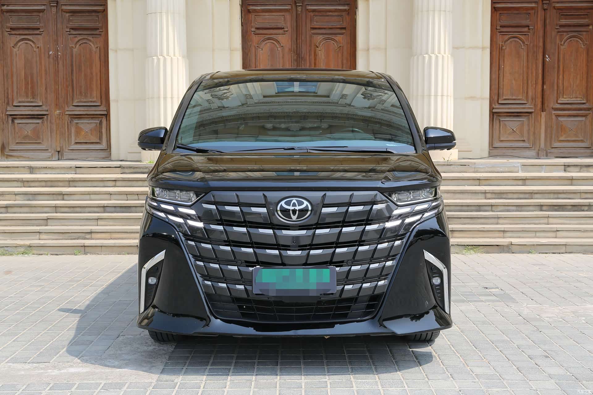 Toyota Alphard, 2025 2